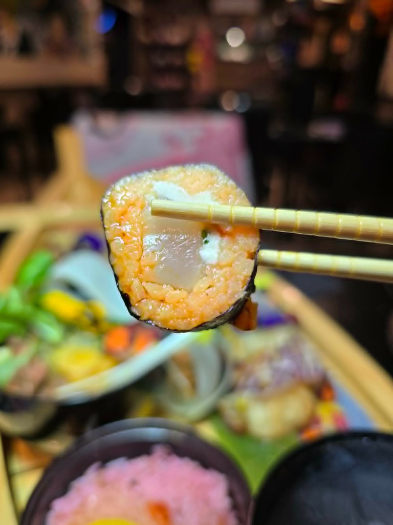 Sushi au riz orange